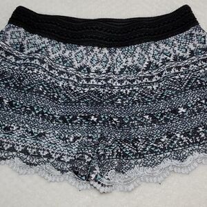 Black Ruffle Shorts Y2K Layered Elastic Waist Size 7/9 Short